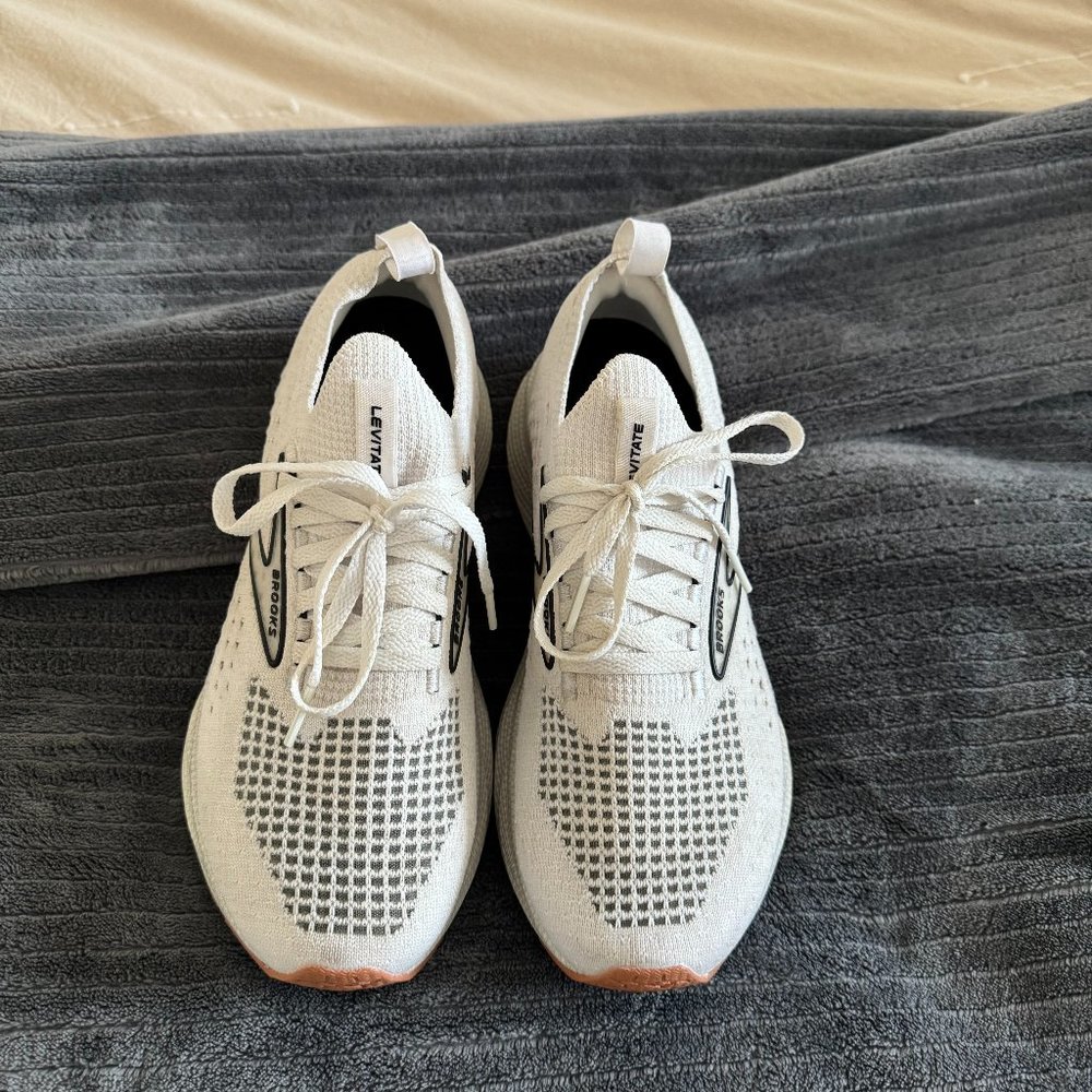 Brooks Levitate StealthFit 6
